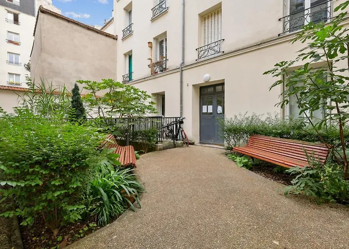 Chic And Comfortable Apart In Paris