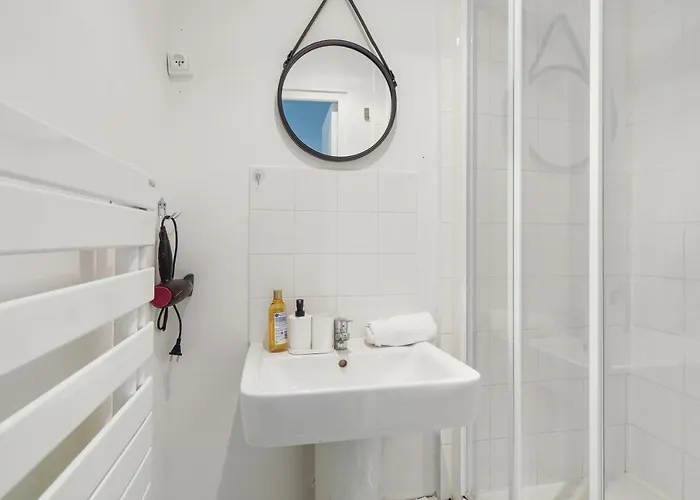 Chic And Comfortable Apart In Apartment