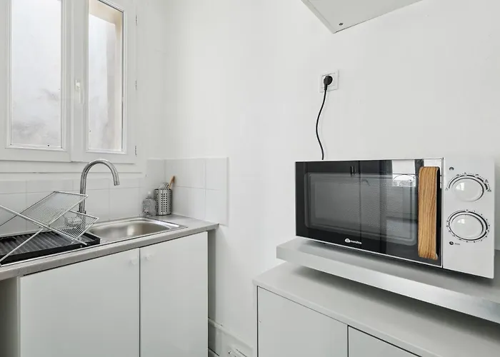 Chic And Comfortable Apart In Apartment