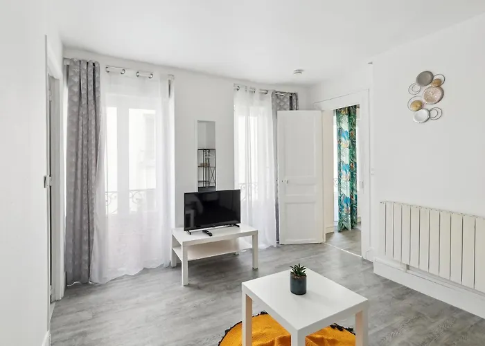 Chic And Comfortable Apart In Appartement