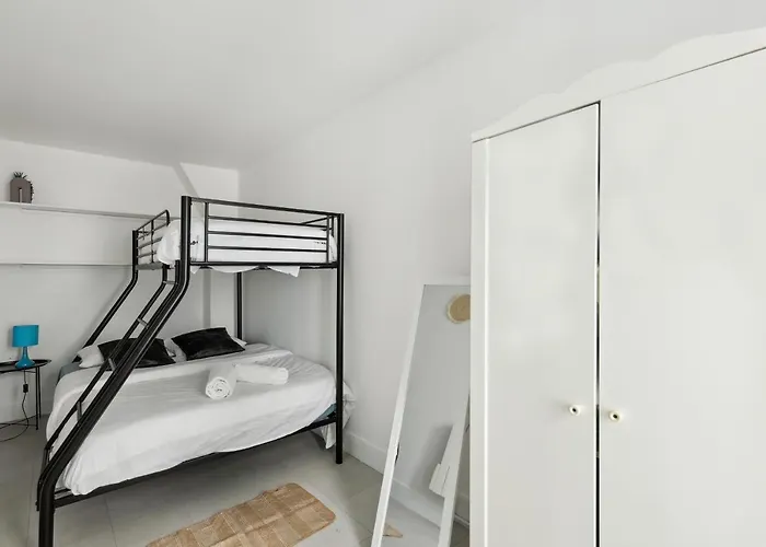 Chic And Comfortable Apart In Apartmán *