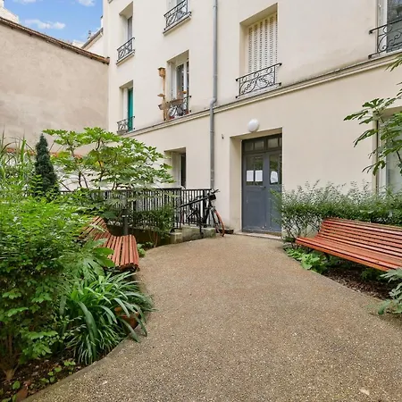 Chic And Comfortable Apart In Paris