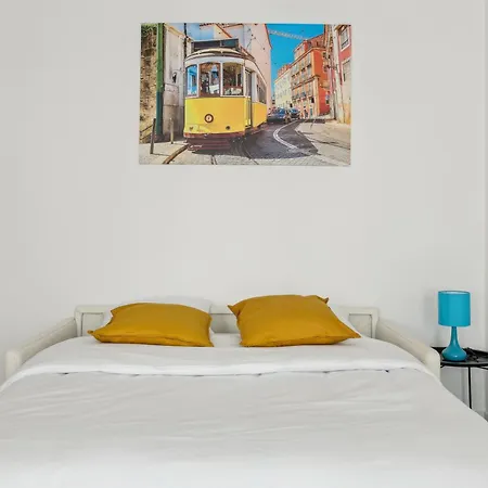 Chic And Comfortable Apart In Apartment Paris