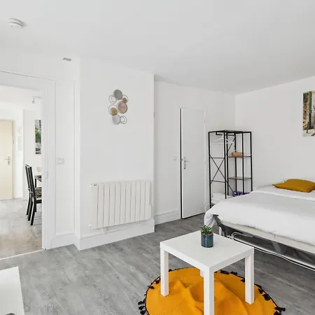 Chic And Comfortable Apart In *