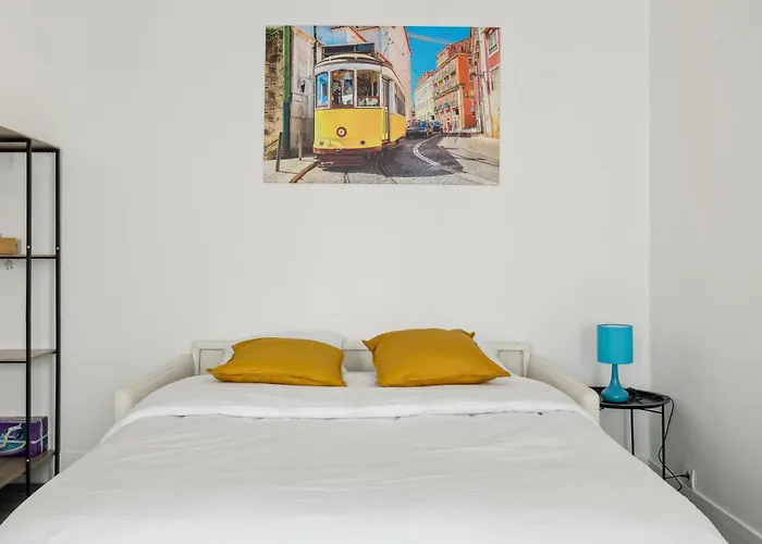 Chic And Comfortable Apart In Appartement Parijs